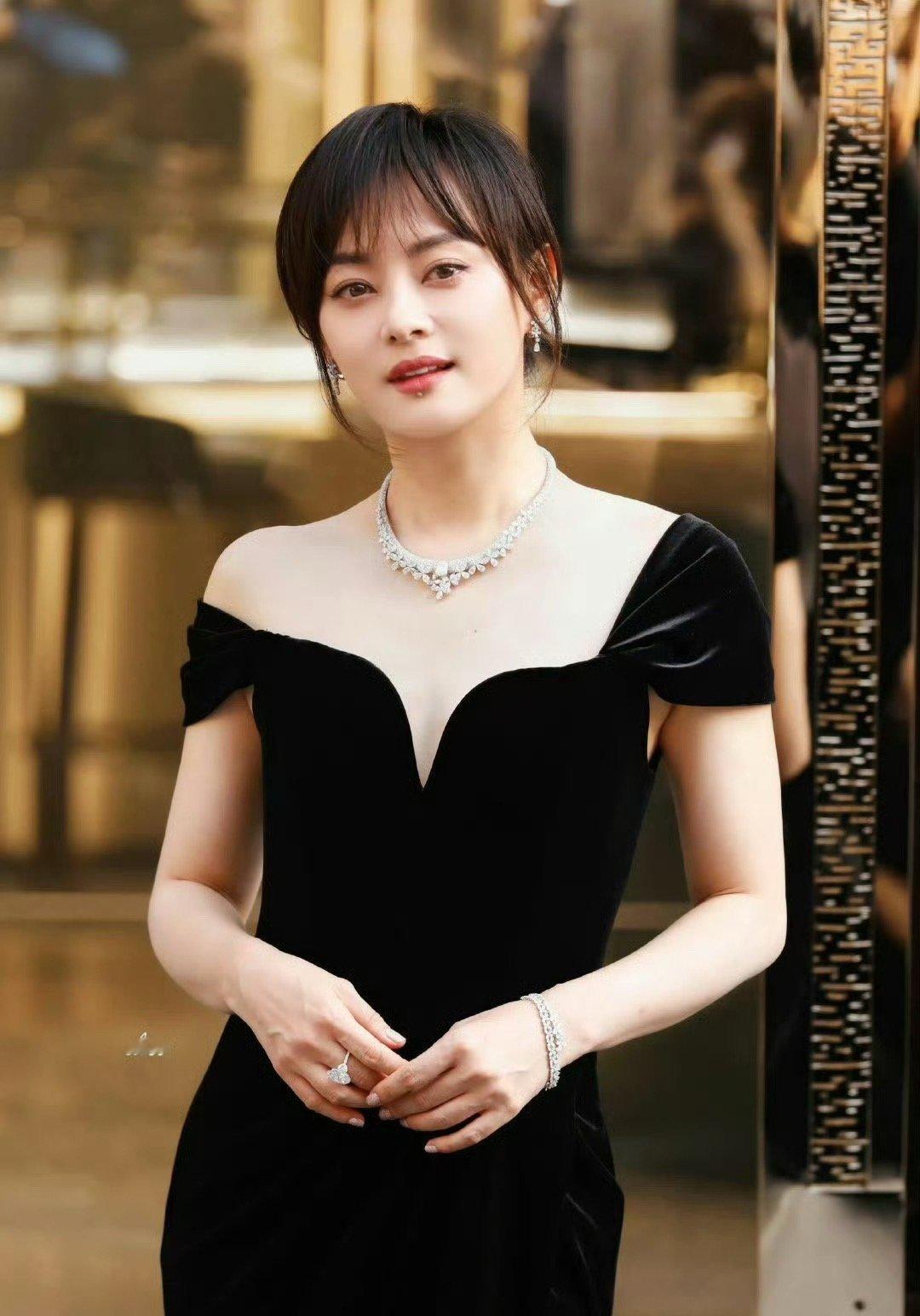 孙俪总台视后孙俪意气风发尽在掌握的美 事业真的是女人最好的补品胡曼黎真的又灵又落