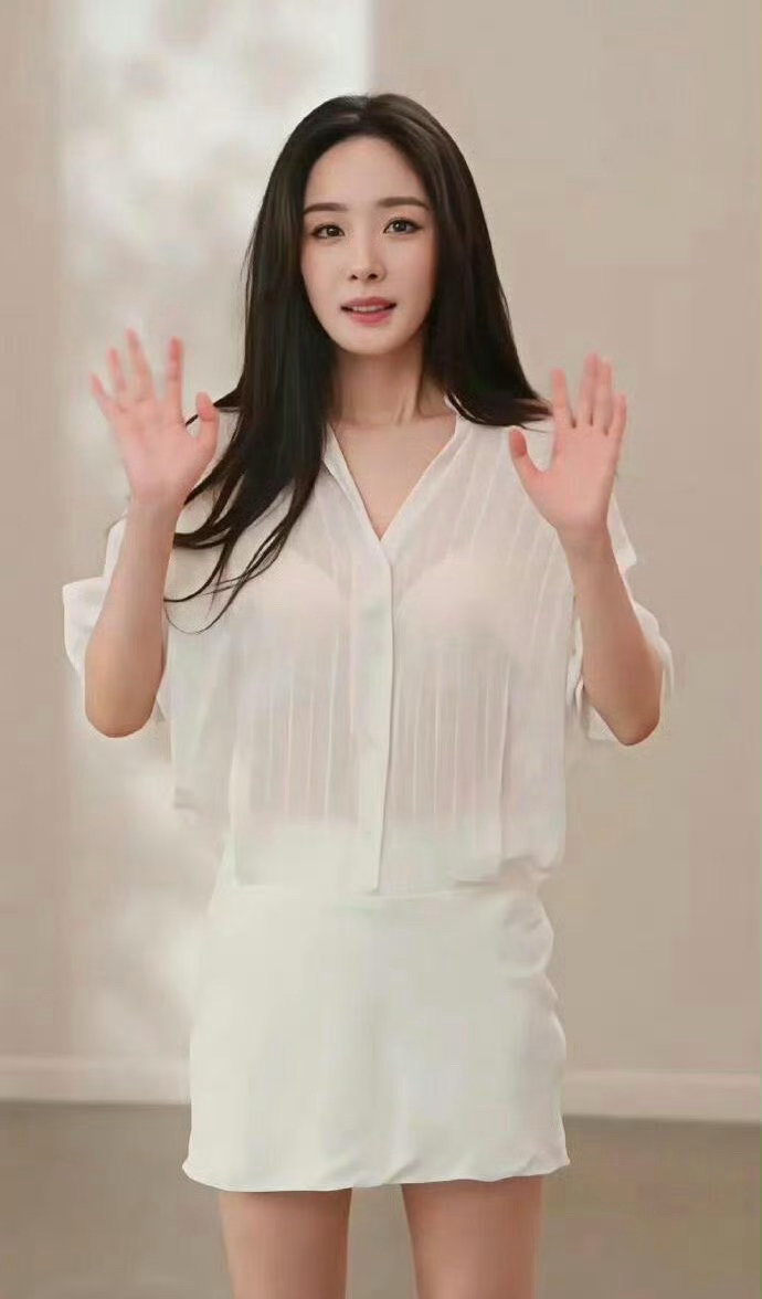 杨幂身材很曼妙 ​​​