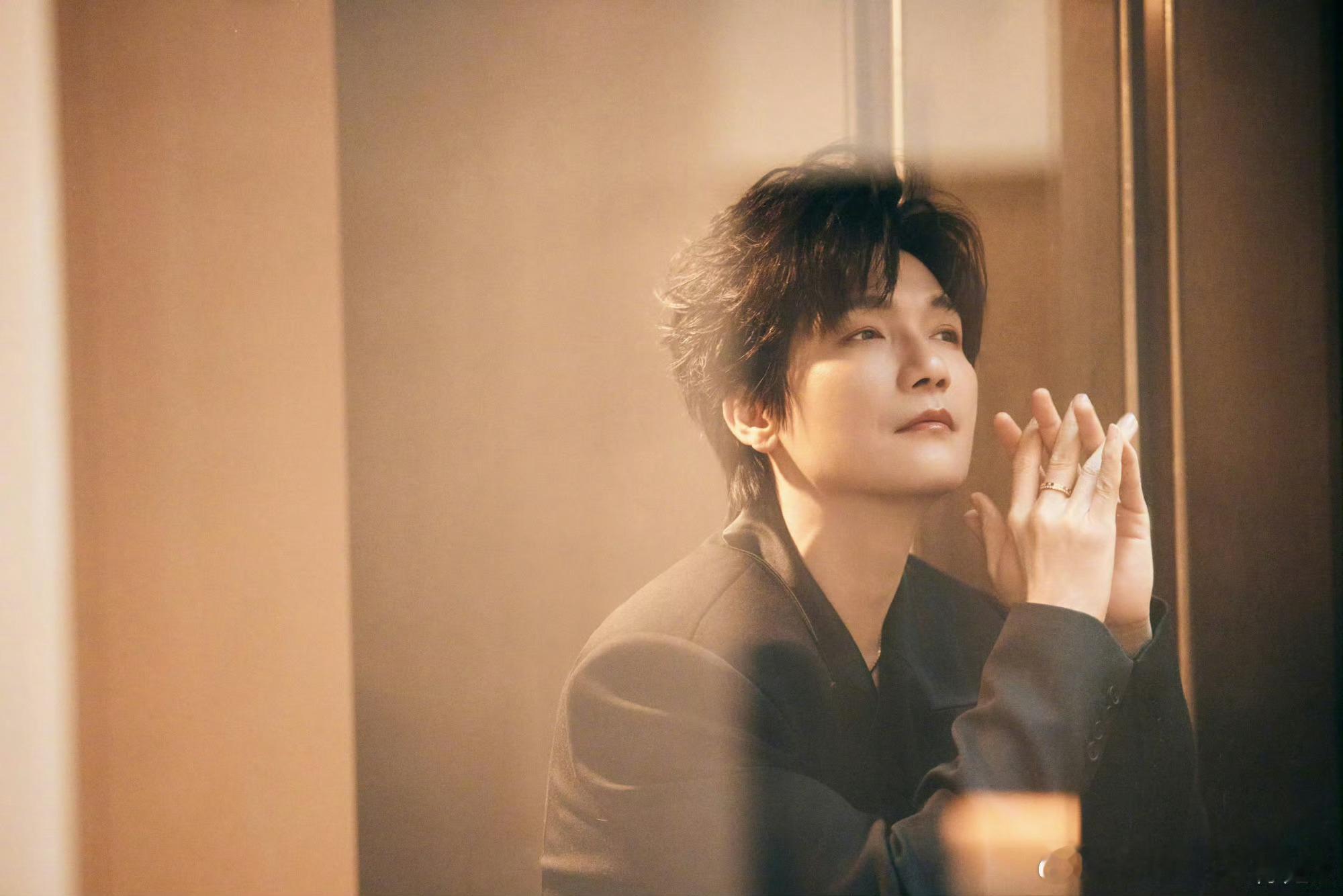 陈楚生晚礼服夯爆了 限定惊喜太绝！陈楚生《晚礼服》电吉他改编+唱跳，打破风格壁垒