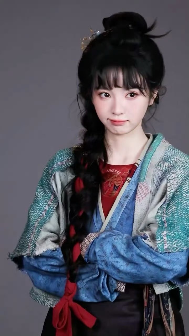 田曦薇《逐玉》樊长玉定妆花絮，好萌一小女孩！！