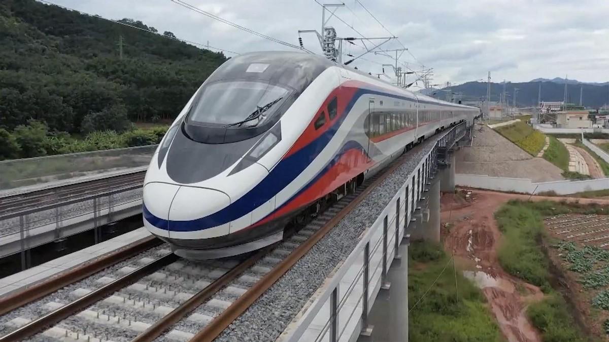 老挝急着南修铁路，背后是南北发展差距和地缘博弈

近期老挝国会会议上，南部占巴塞