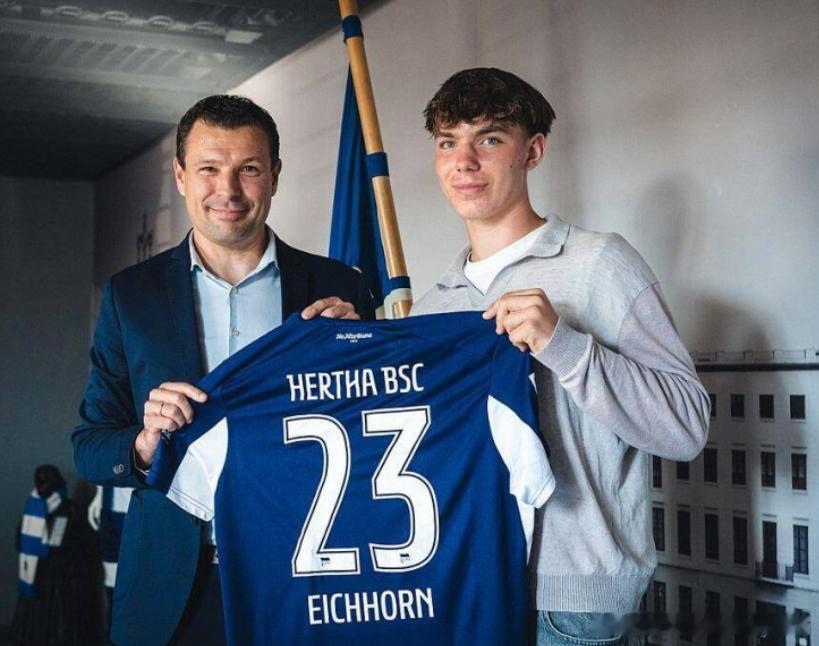 据《图片报》报道，拜仁、多特蒙德、法兰克福、巴塞罗那、巴黎、曼联和皇家马德里都在