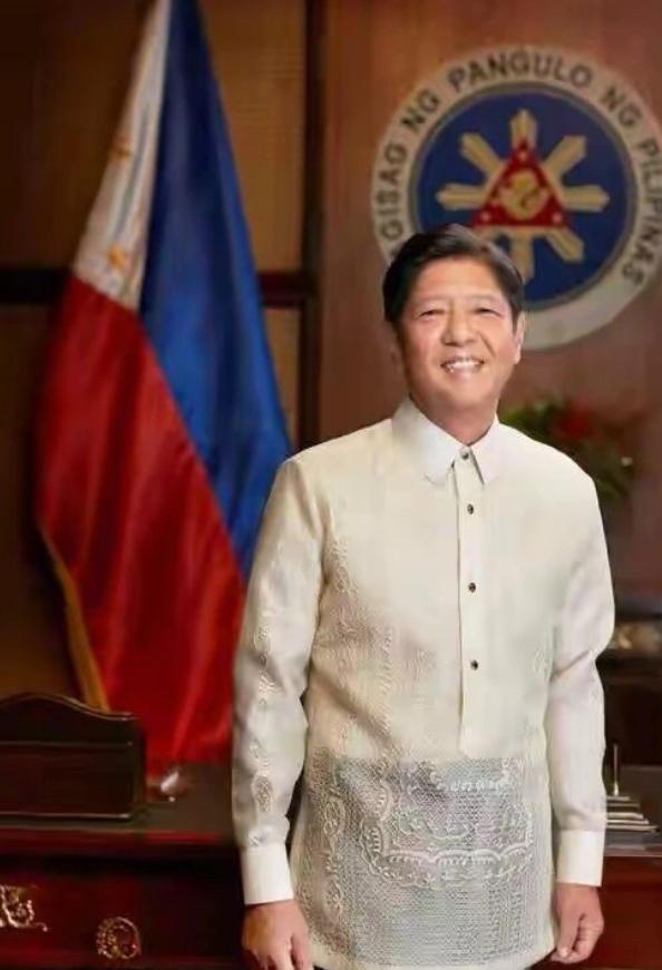 联合早报今天报道：中国官媒《人民日报》发文批评并质问菲律宾：“侵犯邻国利益时毫无