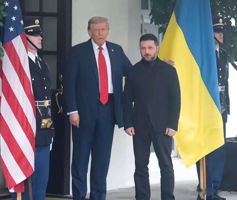 硝烟未散，瓜分已至：乌克兰战争背后的大国博弈与小国悲歌
 
战争的炮火尚未完全平