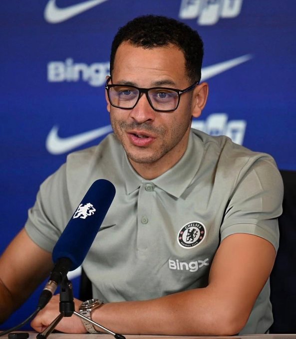 切尔西主帅罗塞尼尔谈卡里克：首先，作为球员，我非常钦佩迈克尔（卡里克）。他在米德