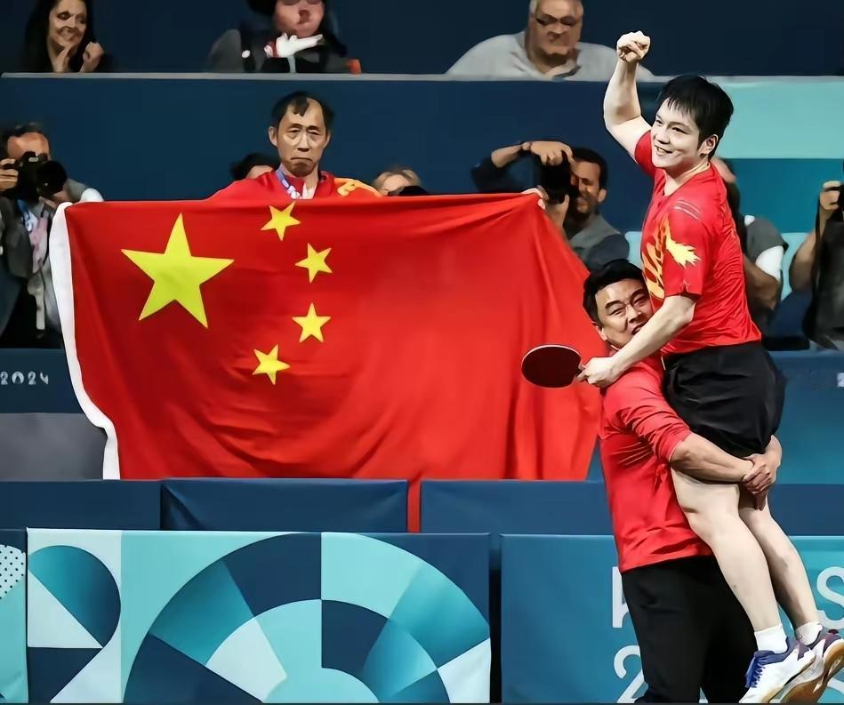 樊振东最应该感谢的人，不是王励勤，更不是王皓，
而是守护他16年的队医，刘存智，
