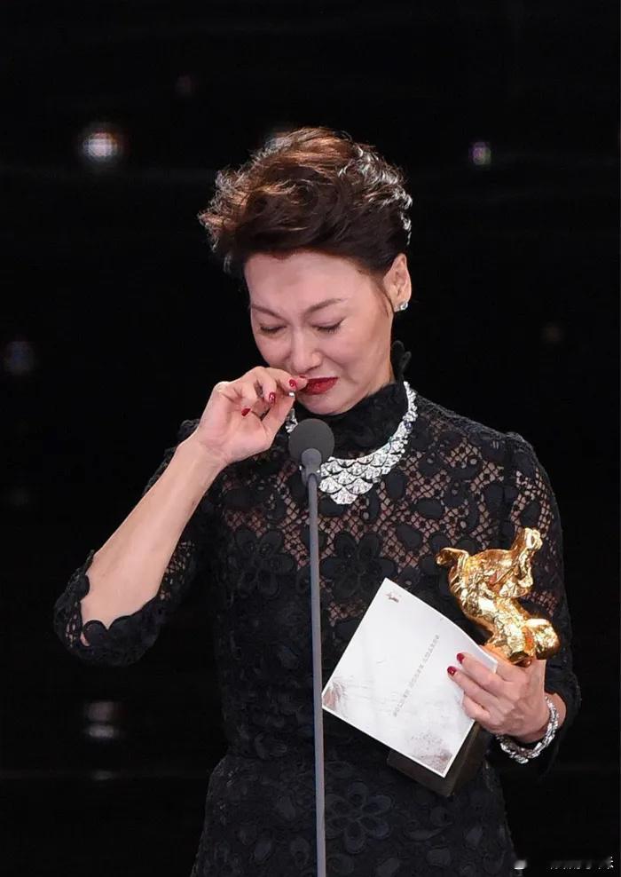 #惠英红 第二次拿金像奖是我的重生#惠英红的人生在2010年开启了新的篇章，她把