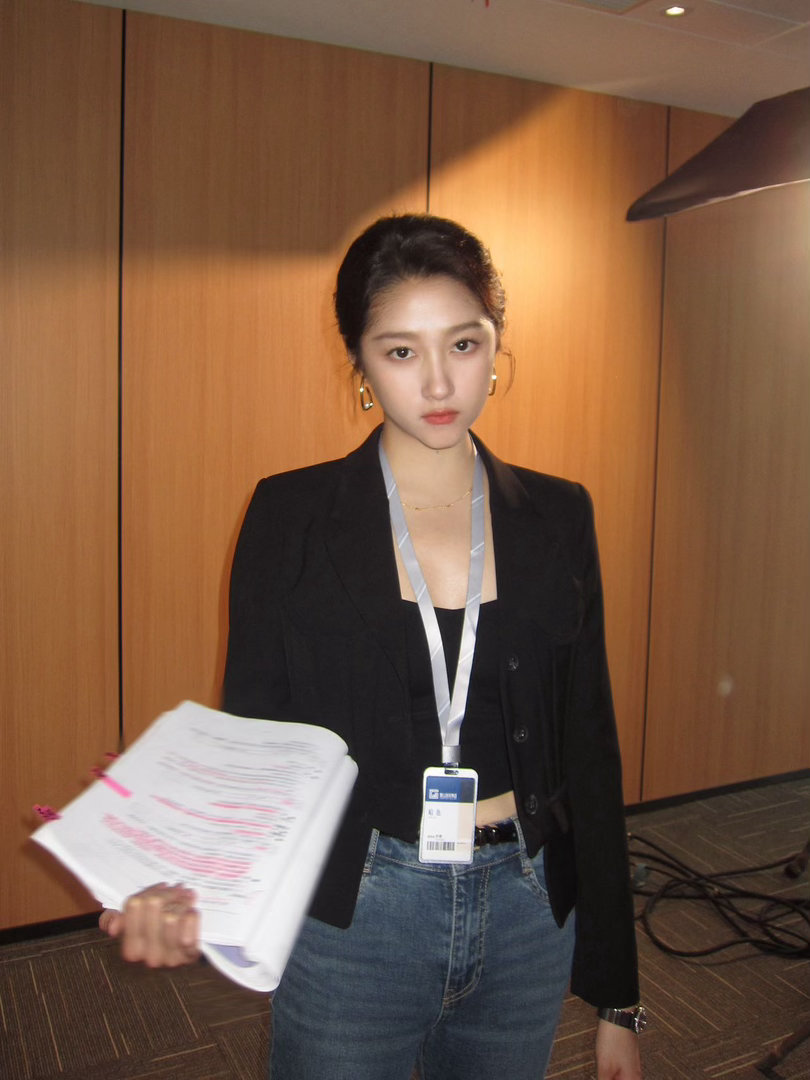 关晓彤全世界最会演少女心事的人 从《二十不惑》到晴也，关晓彤好像总能演到少女心里