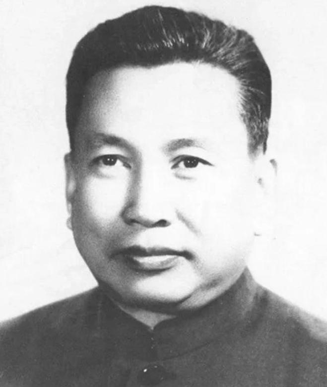 1985年，年至花甲的波尔布特，行为令人发指。他给自己分配了一位20岁出头的貌美