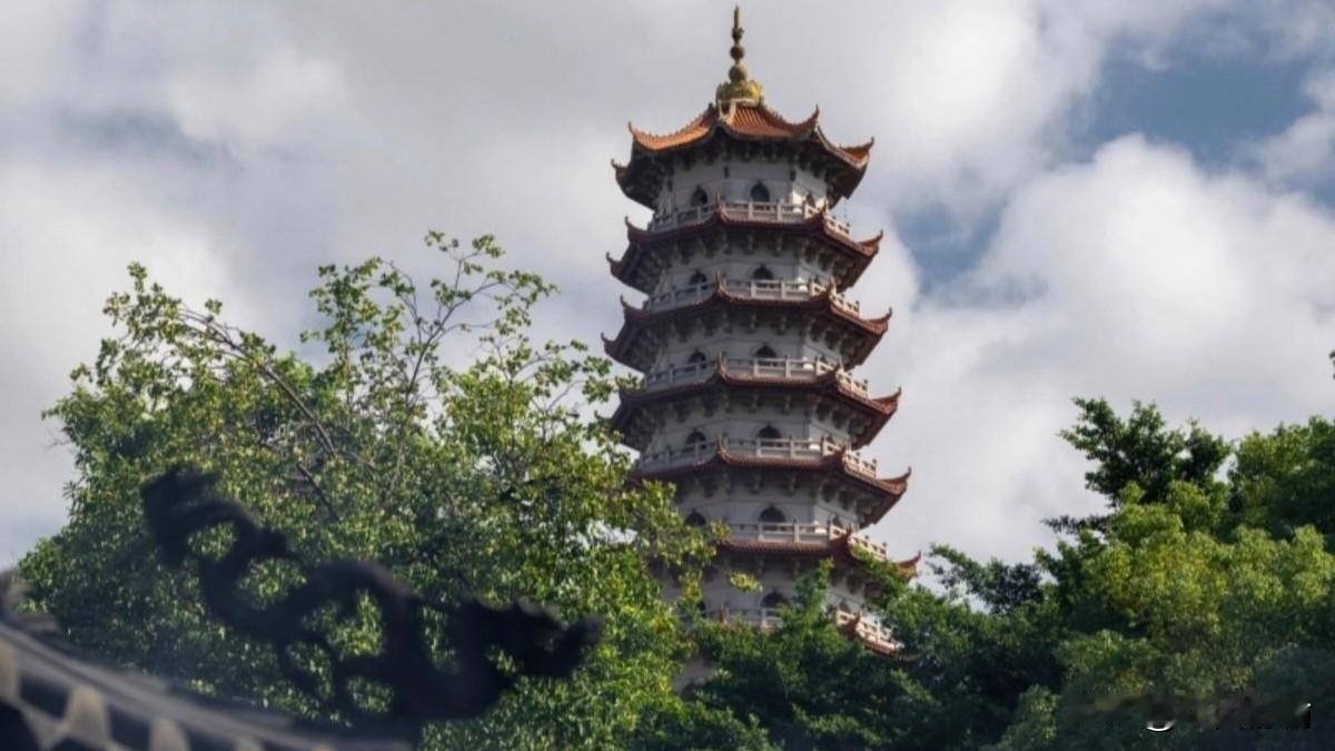 上联：东海白鹭千秋寿
下联：南岭青松万载春
       （请对下联）
友友请邀