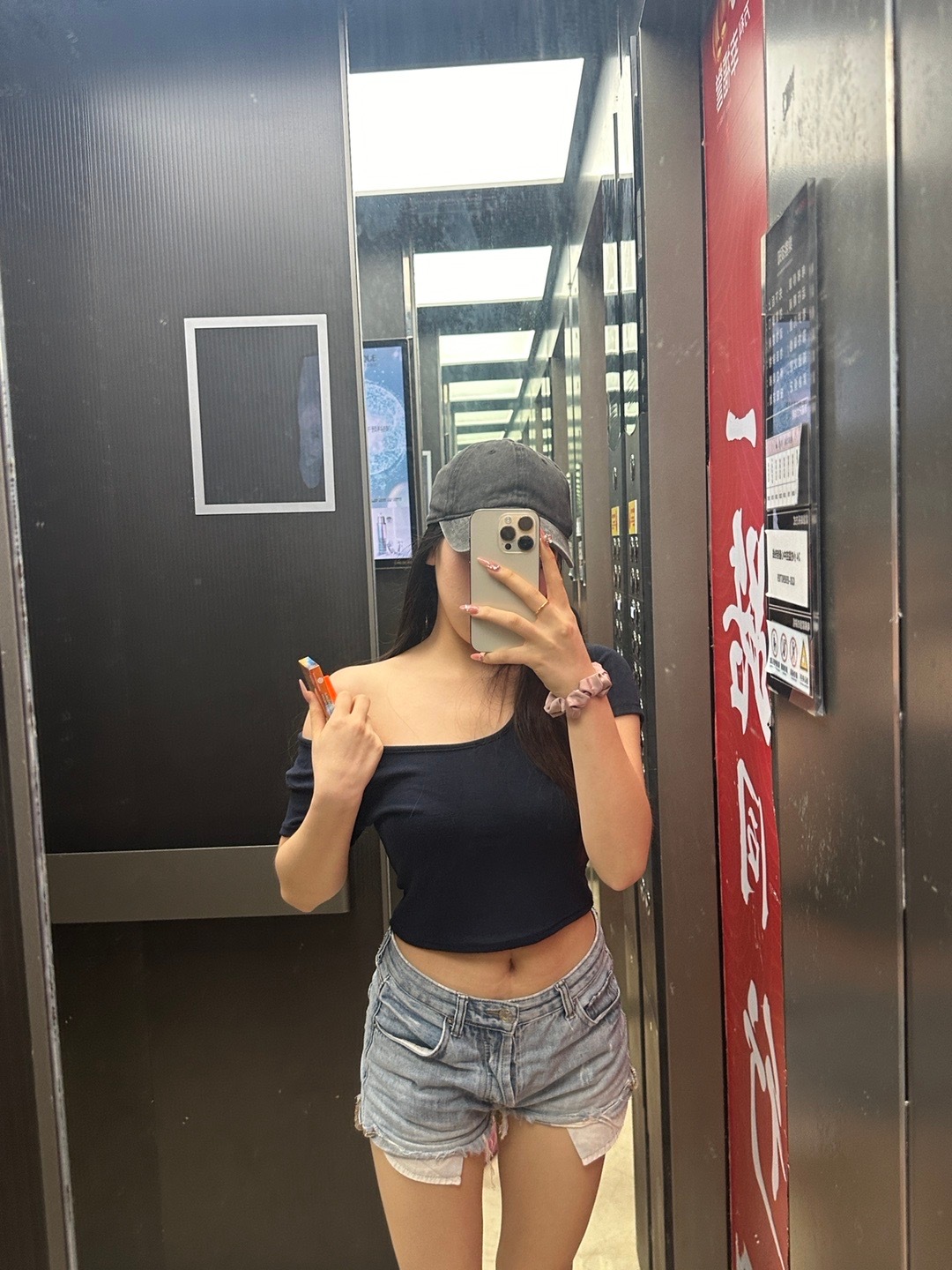 涩涩的，酸酸的。 ​​​