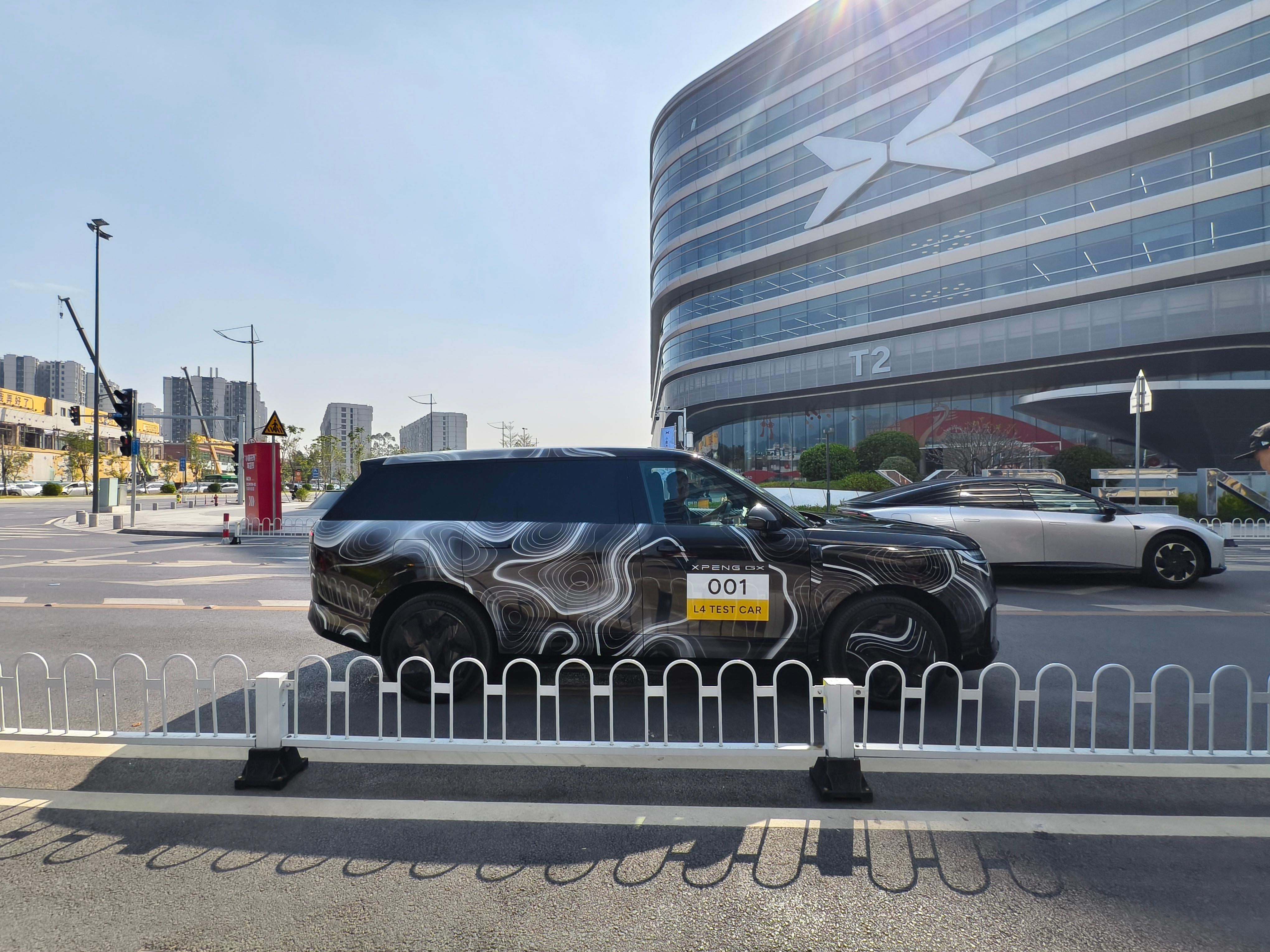 小鹏GX这个真的是有点拉轰啊，心动了心动了。小鹏GX最新实车谍照曝光，疑似正在进