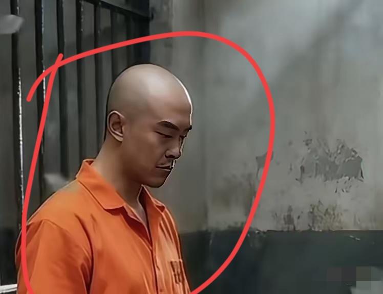 据说 金毛这段时间经常晚上做噩梦！
无缘无故就开始恐慌害怕的表情，睡不安稳的模样