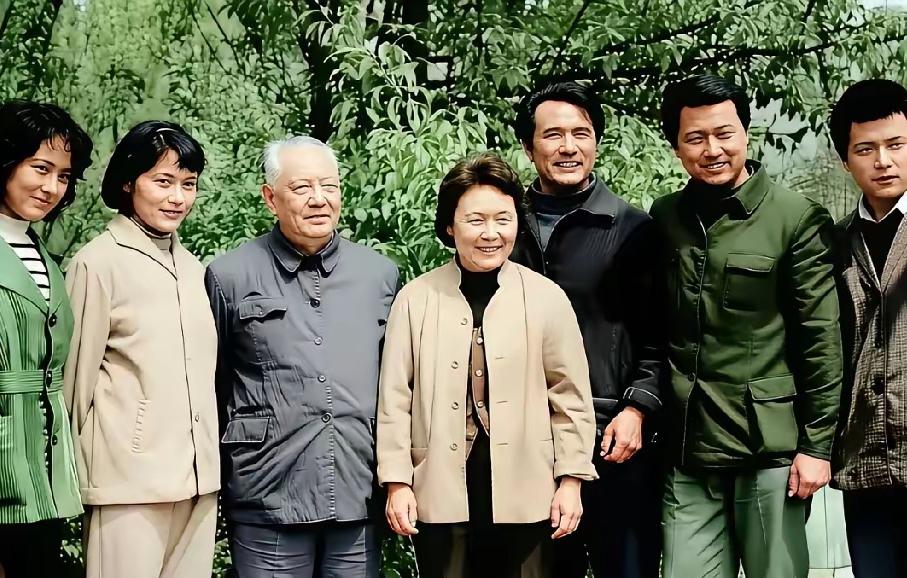 不是我吹！我敢说，这张照片里的人，如果你能认出三个，我估计，你已经古来稀了！