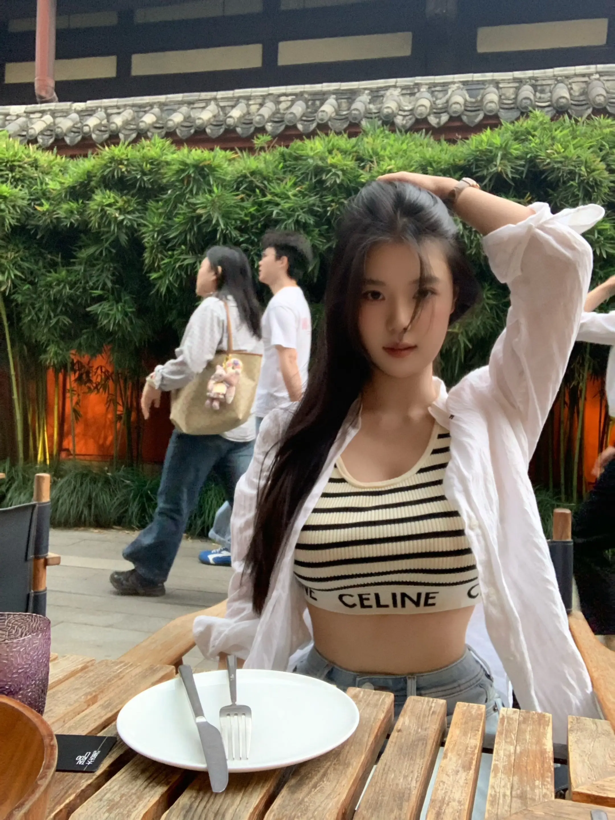 跟你比的话，宇宙其实一般