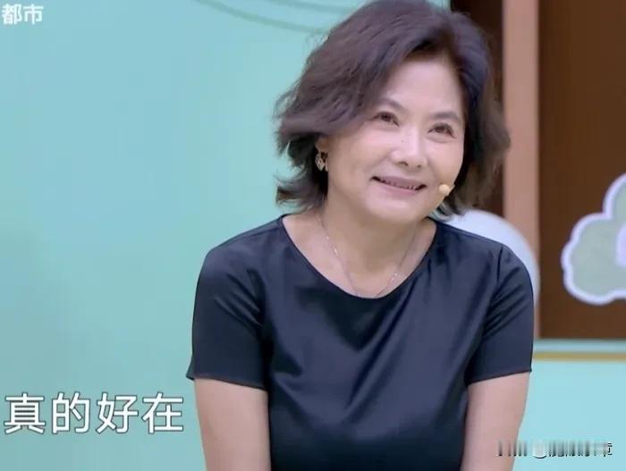 上海观众对于演员余娅的印象大多是因为“坏女人”胡巾娣一角。在《儿女情长》里，发扬