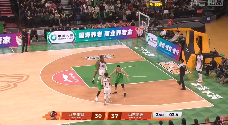 半场30分的话，想赢比赛很难的。辽宁队下半场要想办法解决一下进攻端的问题。辽宁男