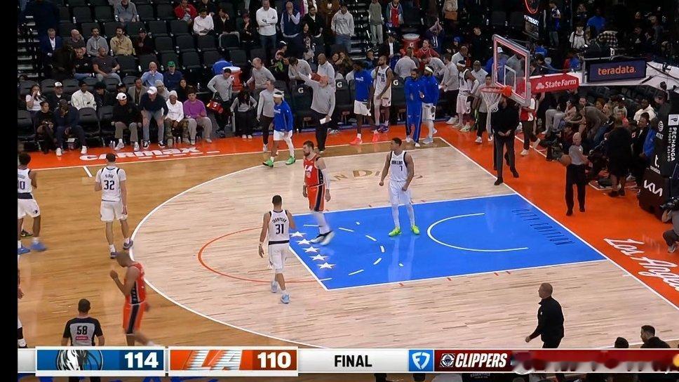 佛祖归来！！克莱末节独砍17分！！弗拉格35分新高，独行侠送快船4连败！同时结束