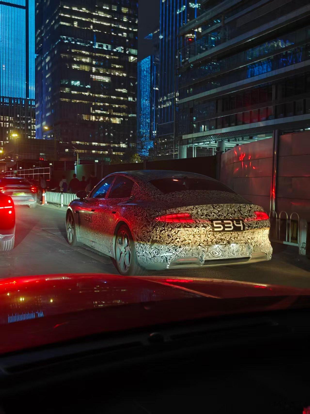 小米广州总部偶遇，路试都跑到广州了。大v聊车 小米高管回应汽车销量波动 小米不再