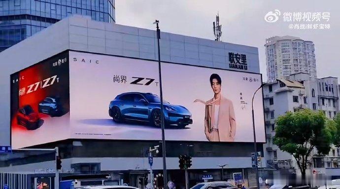 肖战自官宣华为鸿蒙智行尚界代言人以来，品牌方把代言人地广铺遍核心商圈，包括亚洲第
