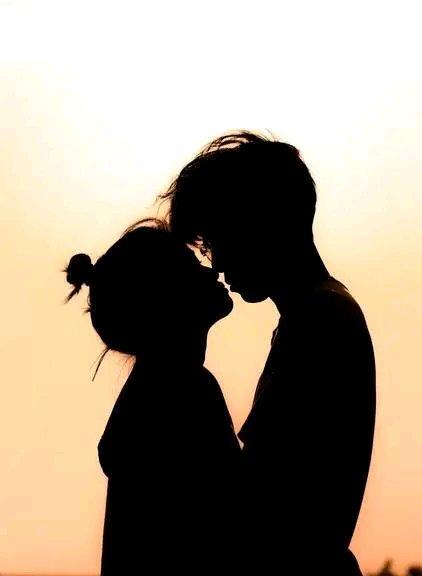 女人嫁人，别只图爱情，图这三点才是真赚了。
首先得图经济能力。婚姻不是风花雪月，