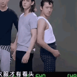 对张晚意极厚的“延年”滤镜都有裂纹了[流泪]
看得出来，这哥小透明时期接了不少私