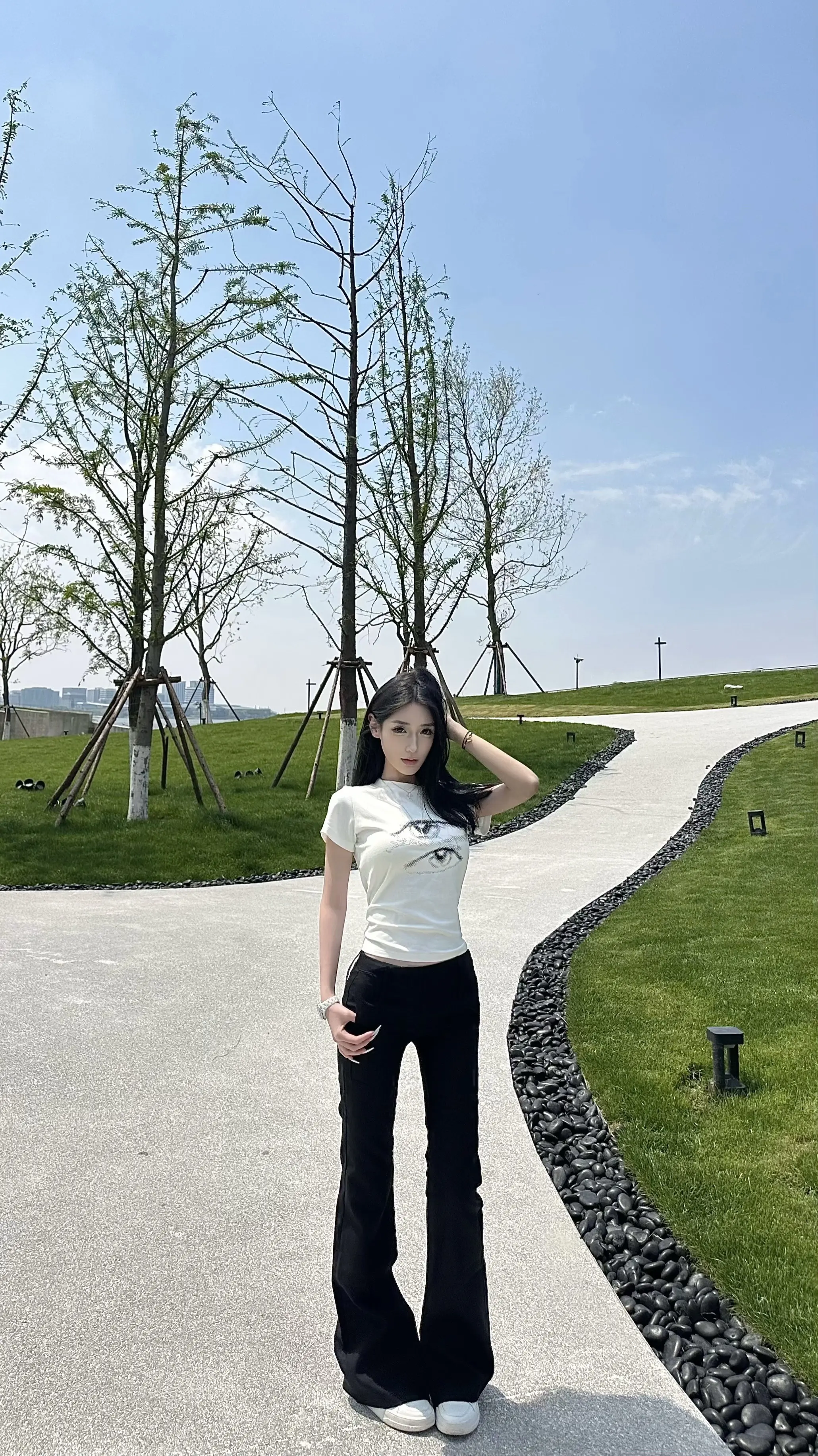 丘比特的力气太小了 箭只穿透了我一个人。