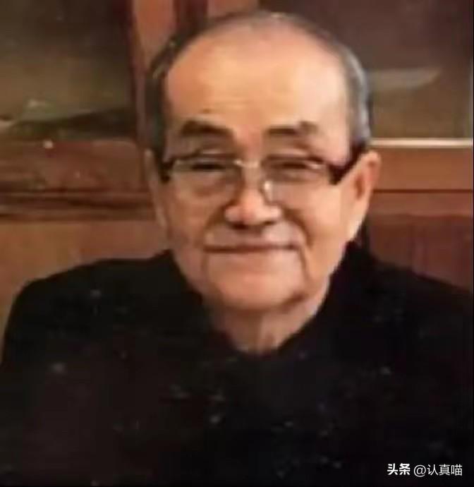 1981年，胡乔木改稿时把“毛主席”全改成了“毛泽东同志”，黄克诚将军听完，当场