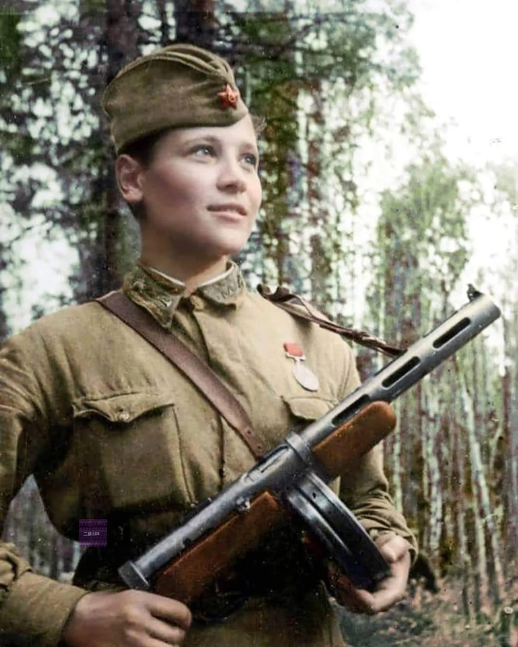 1942年，柳博夫·卡泽娃是第三近卫步枪师第六独立情报连的前线医护人员...