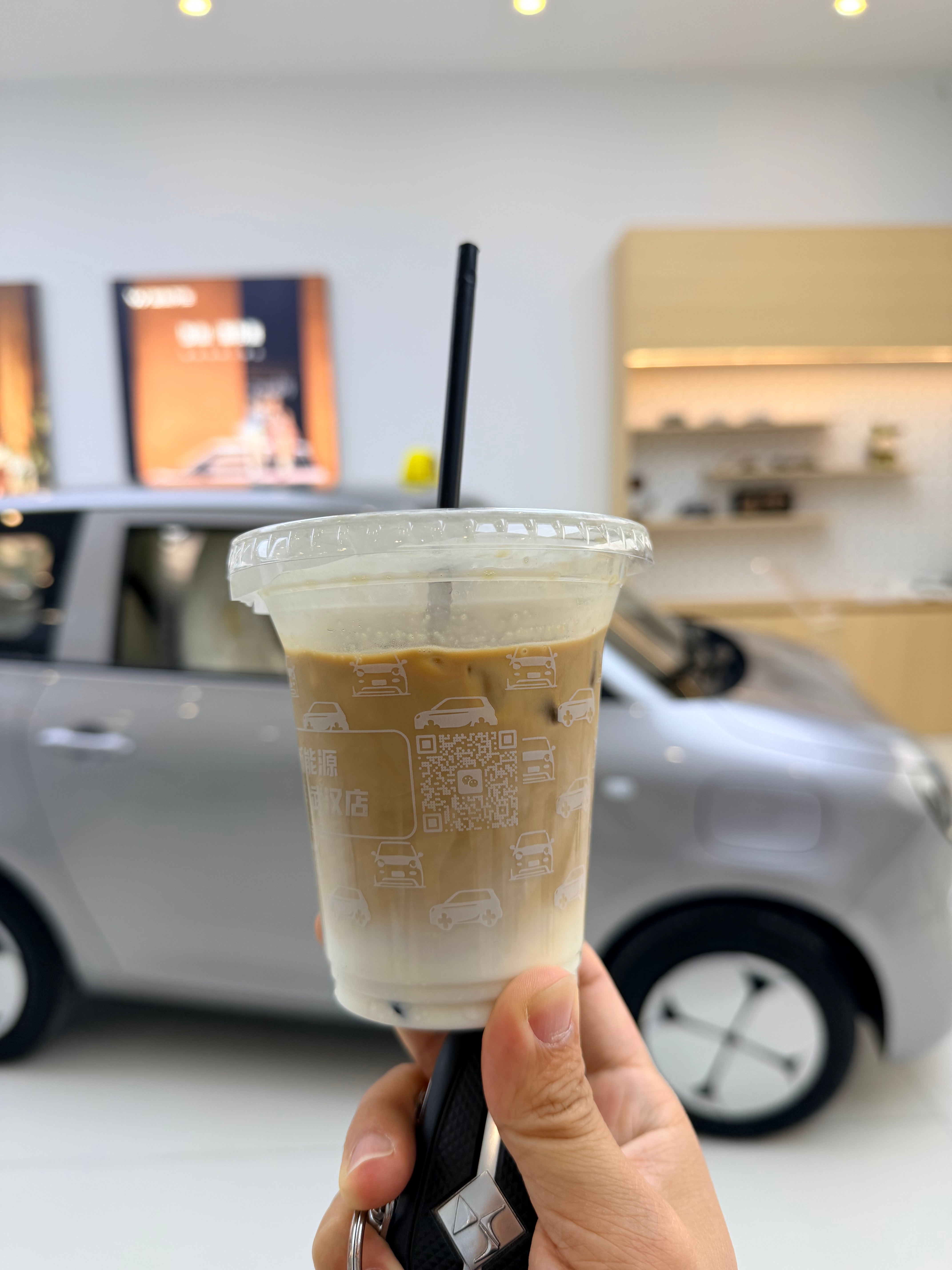 我的鱼头王a100c还在店里摆展，店里只有一个银色车，非要用我的车摆展，我就去店