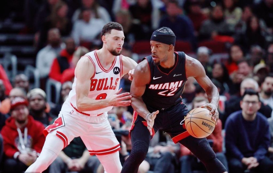 北京时间11月21日NBA常规赛，客场作战的迈阿密热火以118-100击败芝加哥