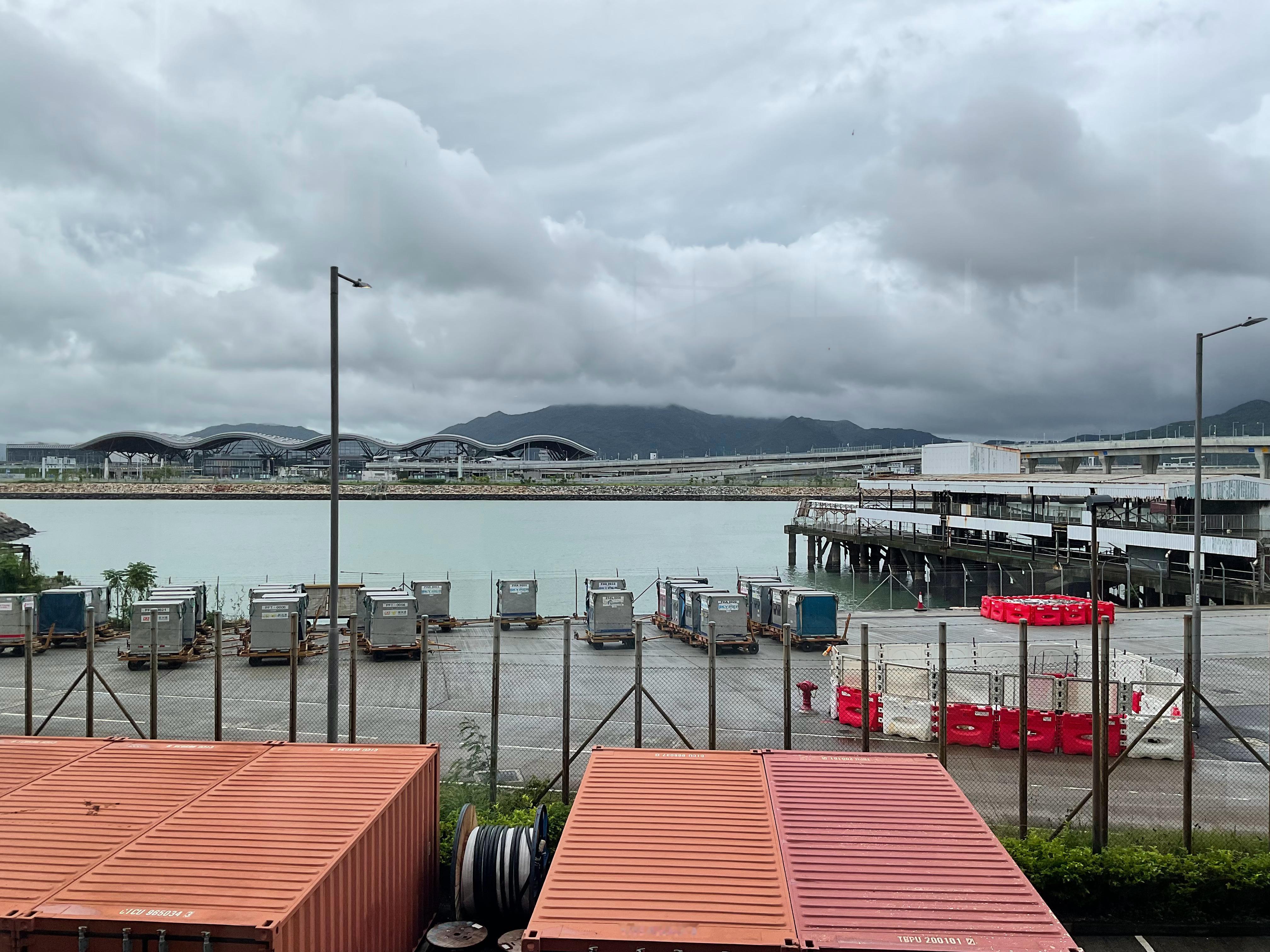明天又是一场非常重要的工作…今天就在这喘口气吧…… 香港·香港天际万豪酒店