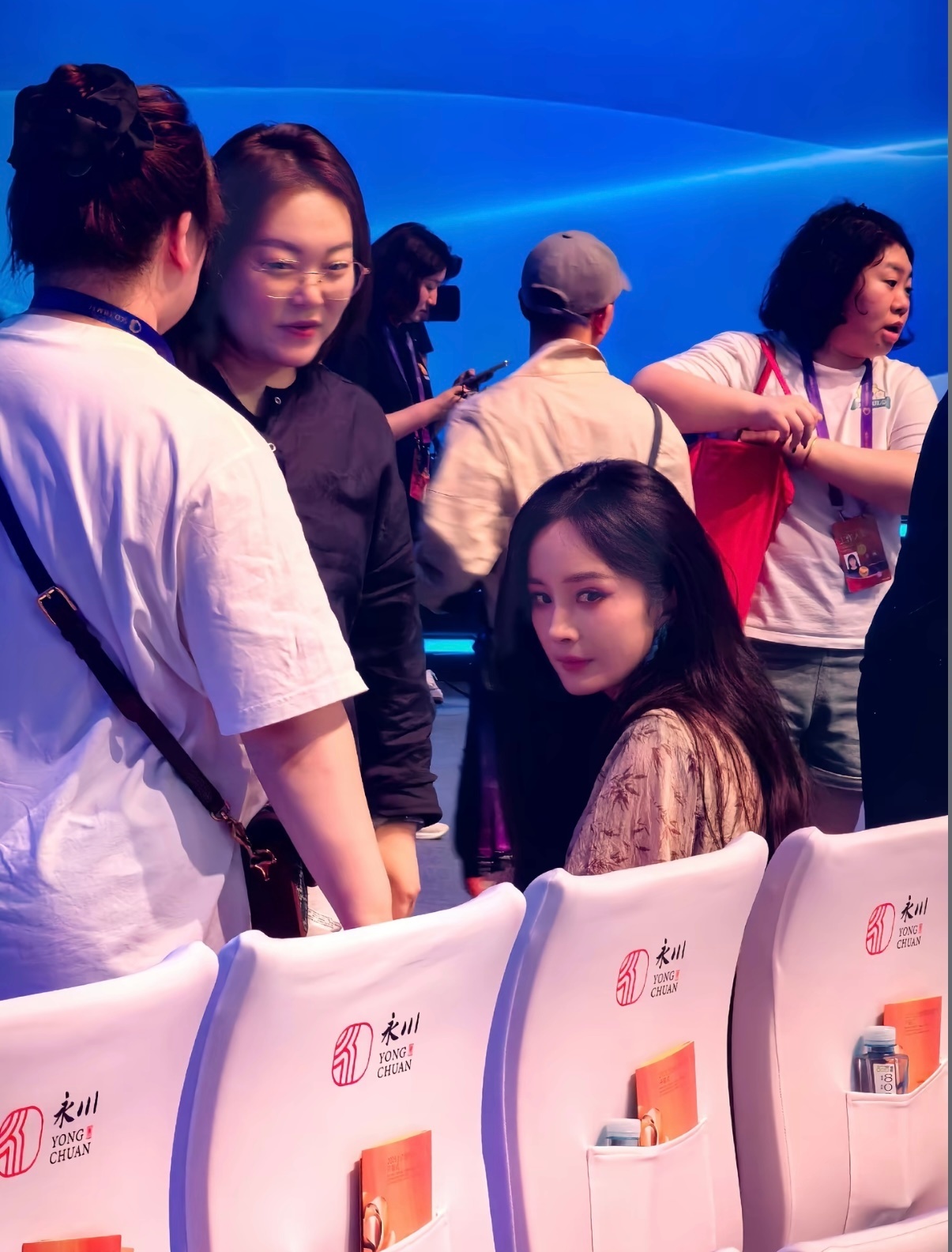 杨幂生图 这两天搜罗到的不同活动的生图，美神[期待]​​​