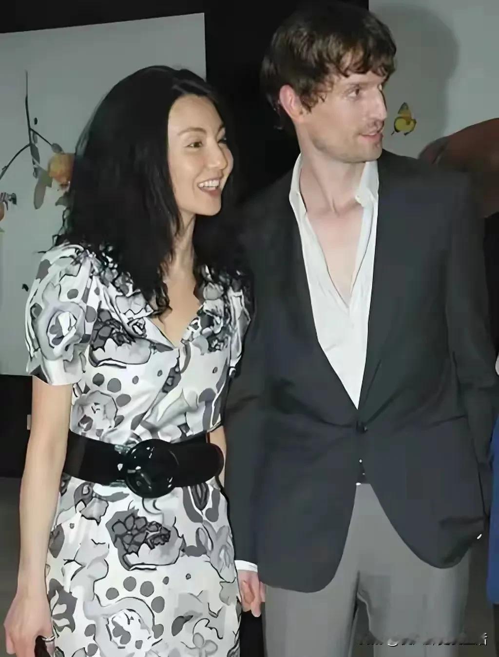 张曼玉交往过很多外国男友，德国建筑师Ole是其中之一。
他的著名作品就有中央电视
