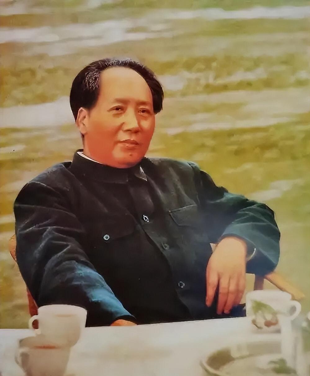 1960年，毛主席的警卫沈同偷偷交了女朋友，却没告诉主席，主席知道后叫来沈同：“