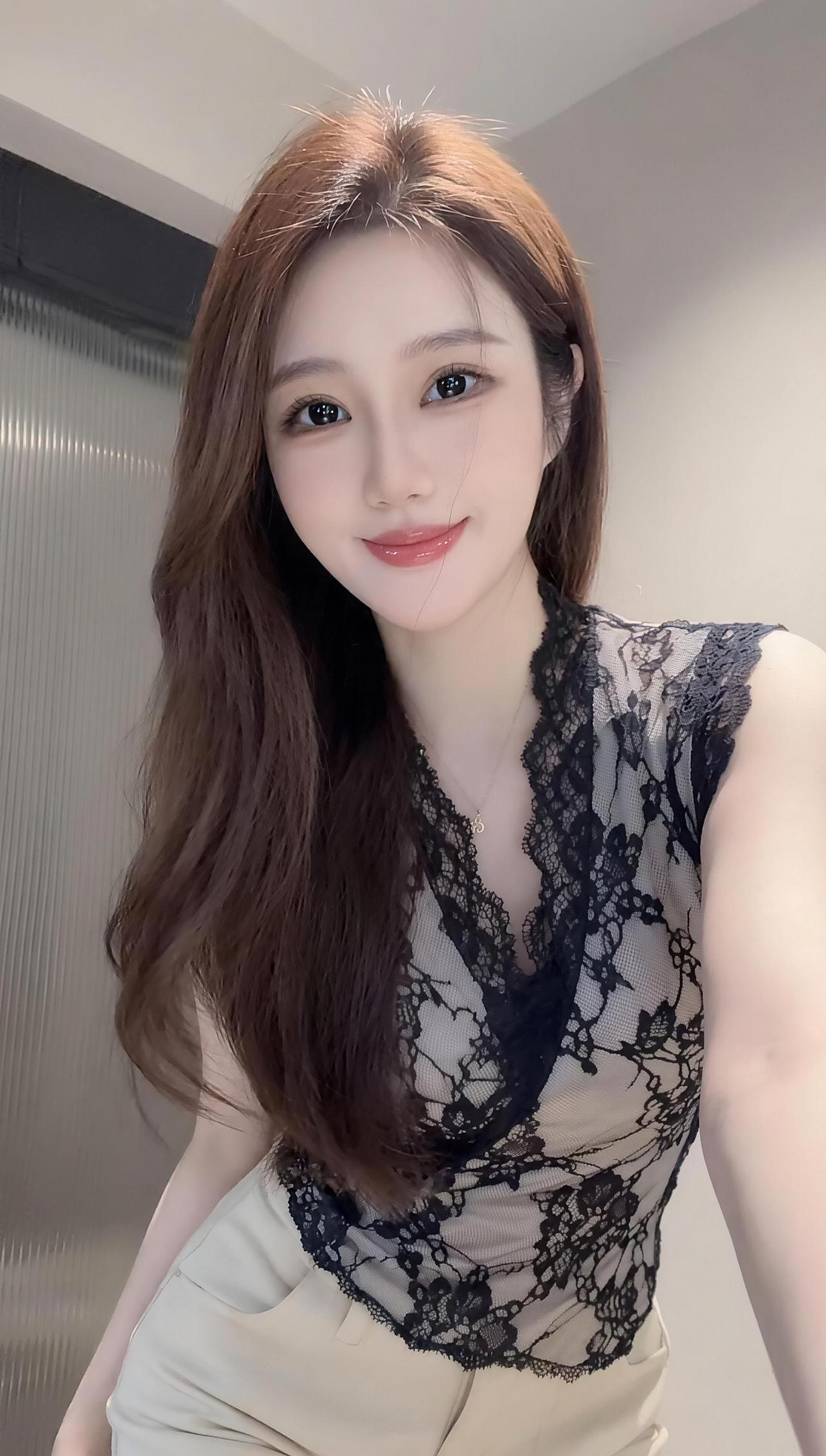 生活就是生动的活着，用最美的心情，穿最美的衣衫，呈现最自信的自己，爱不将就，穿不