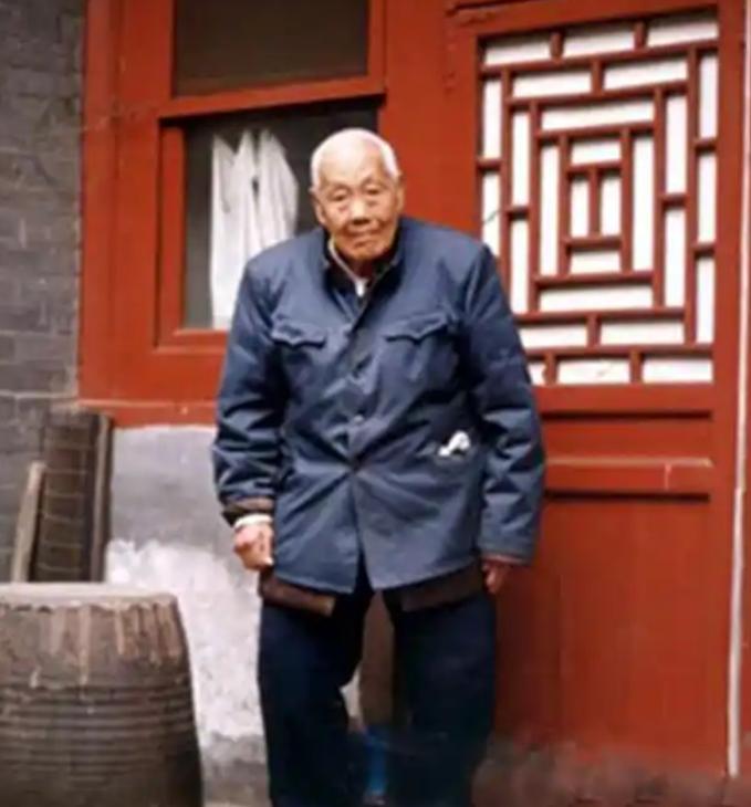 末代太监孙耀庭：伺候婉容洗澡慌忙推脱，一句嘲笑道尽底层辛酸
 
晚清时期，婉容把