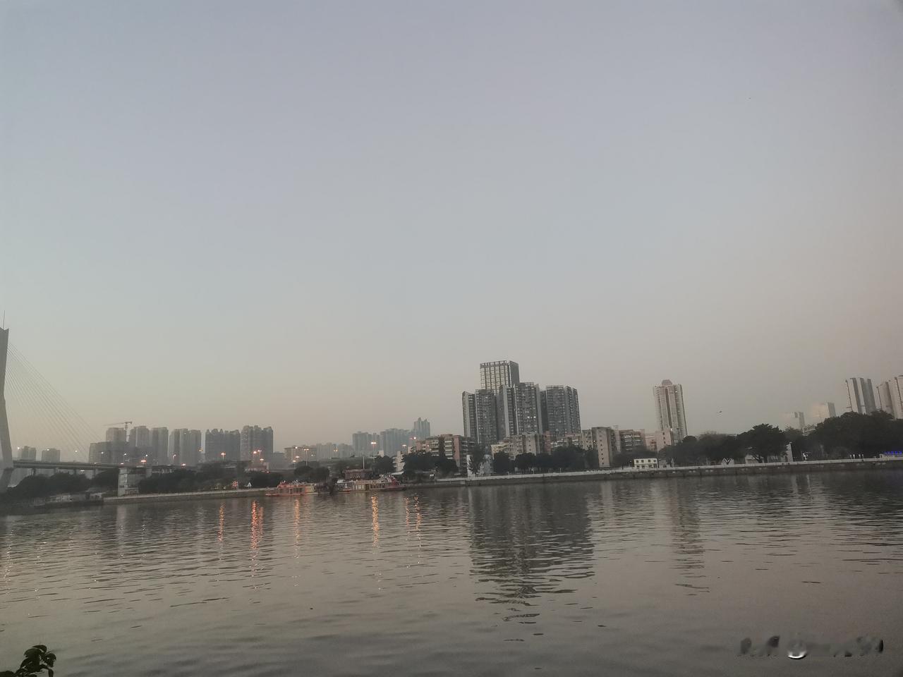 感冒随想一：
早晨的广州志愿者公园真好！
虽然已是三九隆冬季节，但广州尚是秋季，