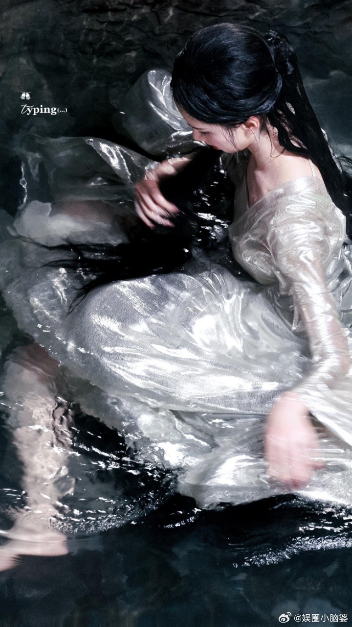 鞠婧祎陈都灵水戏 被这段出水戏狠狠惊艳到🤍鞠婧祎像从水里走出来的仙子，陈都灵明