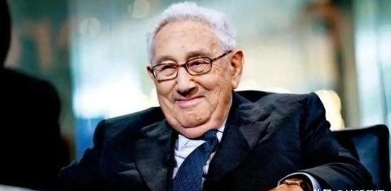 一旦中美开战，美军将全面轰炸中国？基辛格早就发出过警告：“美国盟友再多也没有用，