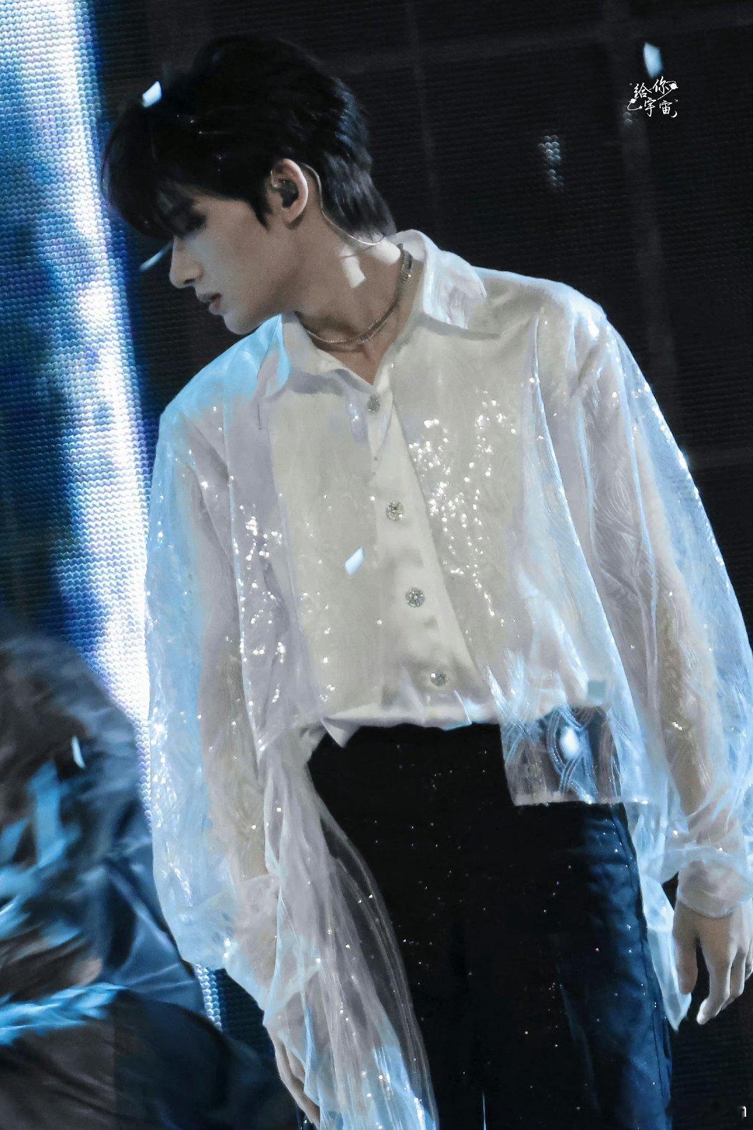 #余宇涵[超话]#在浪漫的夏天，想和浪漫的你，去看浪漫的晚霞.” "𝑰𝒏 ?