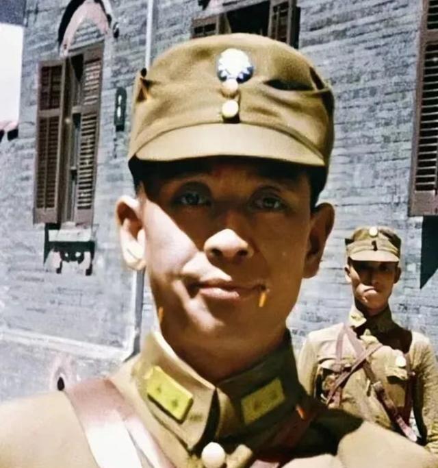 1949年12月，国民党兵团司令官孙元良大摆宴席，邀请师以上将领参加。见应者寥寥