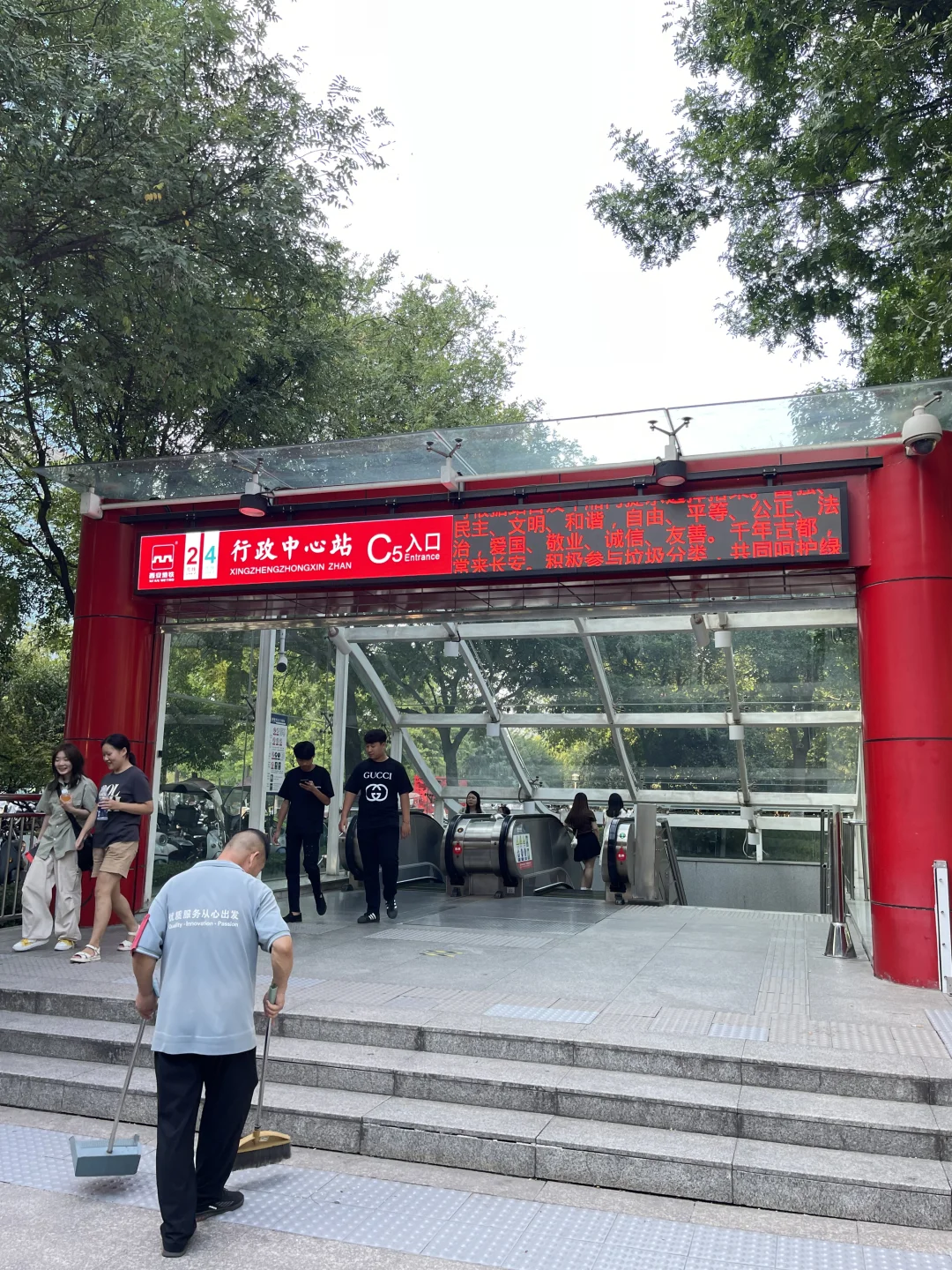 这一切发生在西安就很合理。。。。。。😅😅
