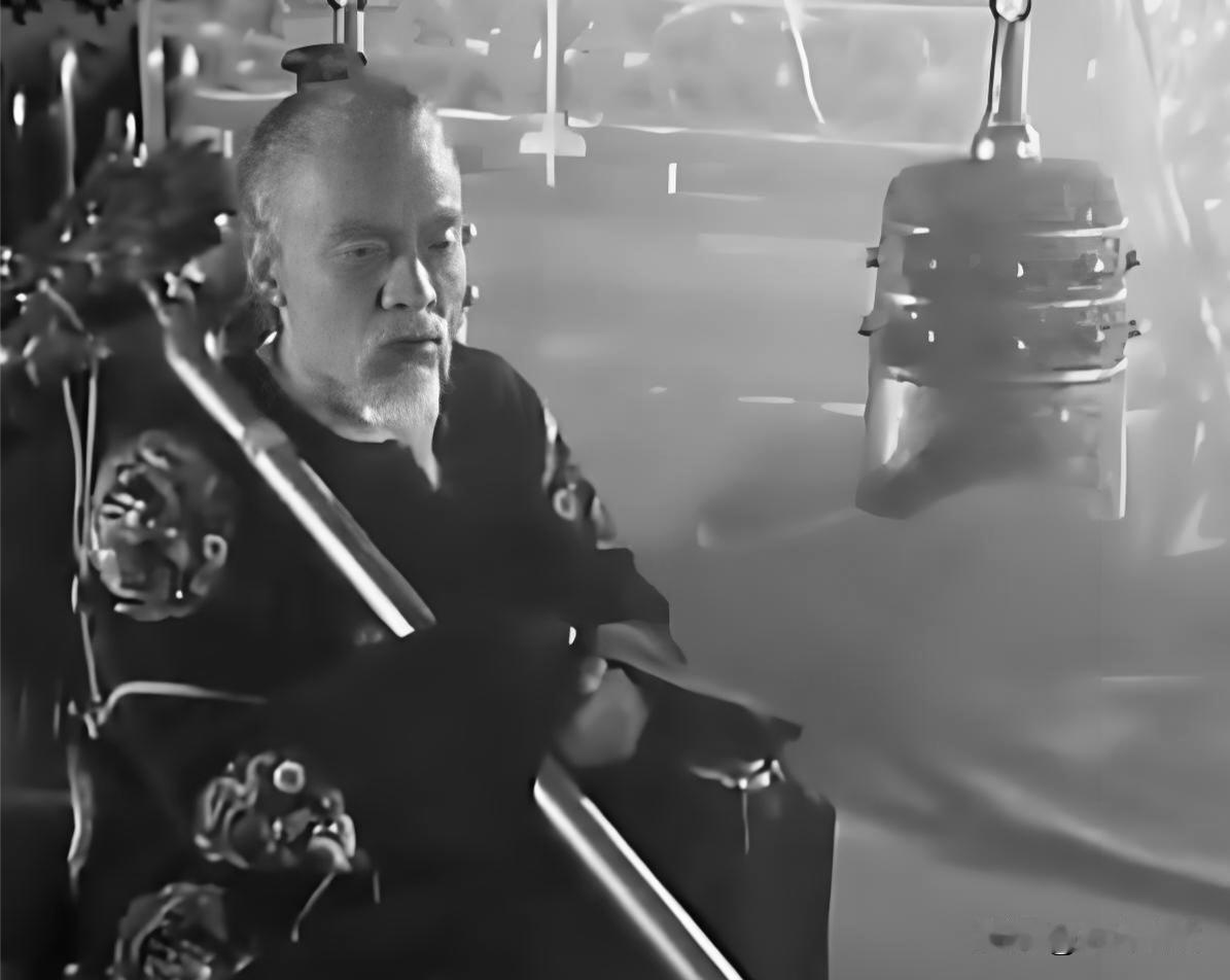 763年，唐军联合回纥收复长安，玄宗从成都返回，却只能住在太极宫甘露殿。

他常