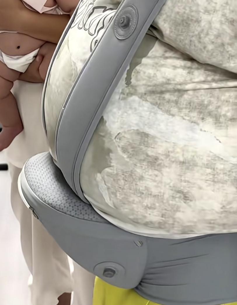 爸爸穿上腰凳准备出发
没想到吸了半天的肚子，
愣是没有宝宝坐的地方，就想说，这腰