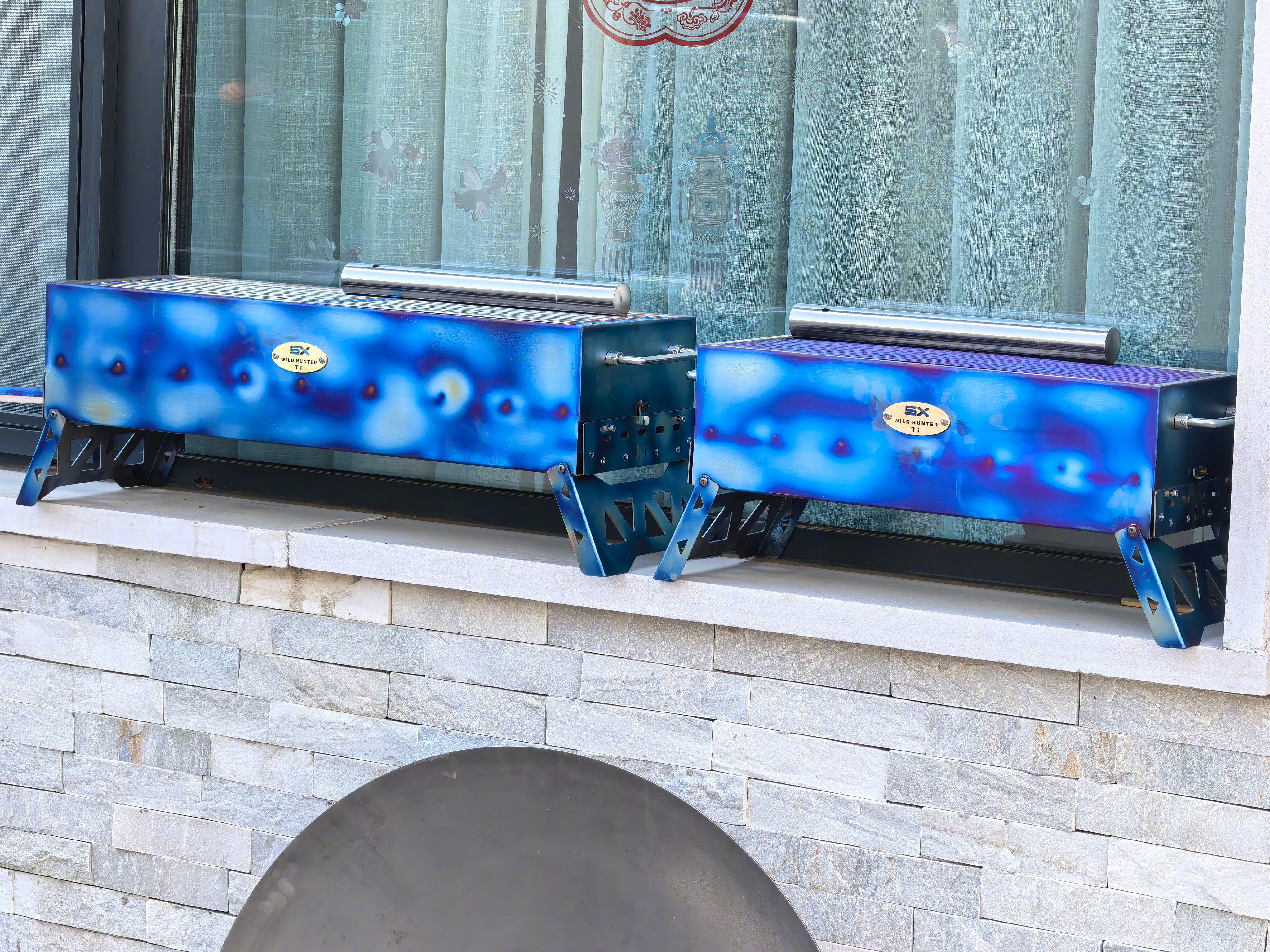 今年得再认真玩火了，网友给我做了俩钛合金烤串炉子，钛合金太美了啊。我什么档次..