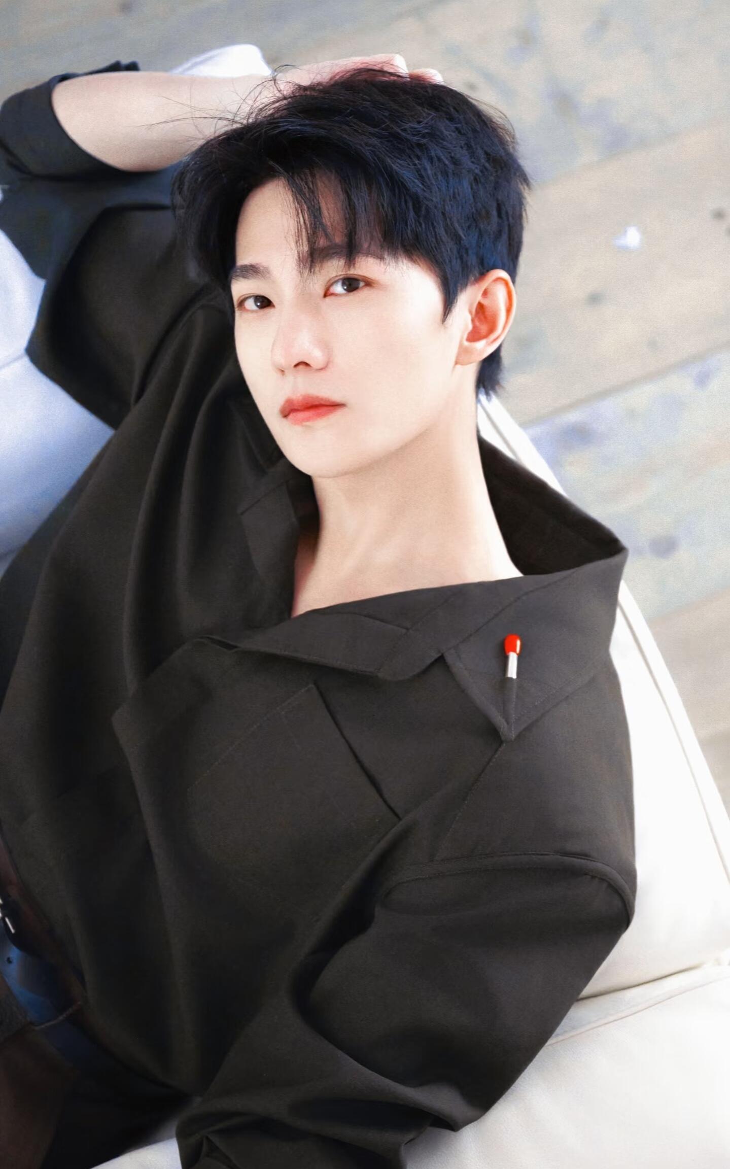 在不同时期会反复爱上杨洋真不是开玩笑啊！可盐可甜，竟然都34岁了，完全看不出岁月