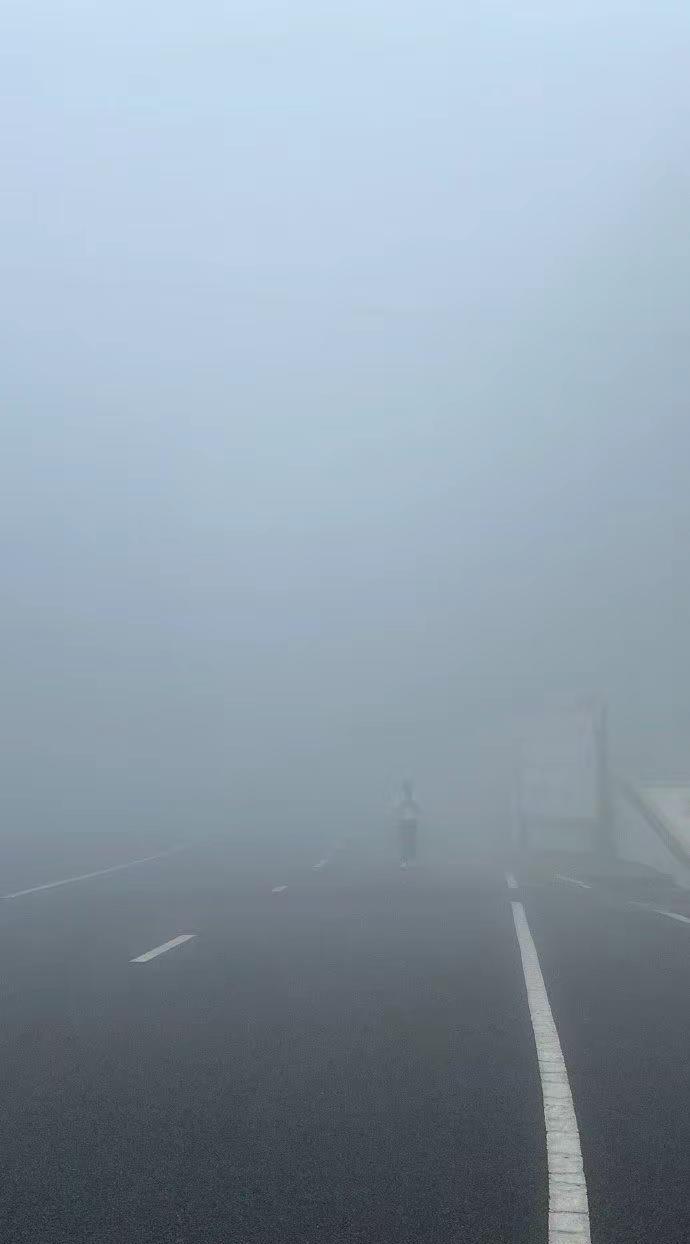 这是大雾，这是先烈的魂归