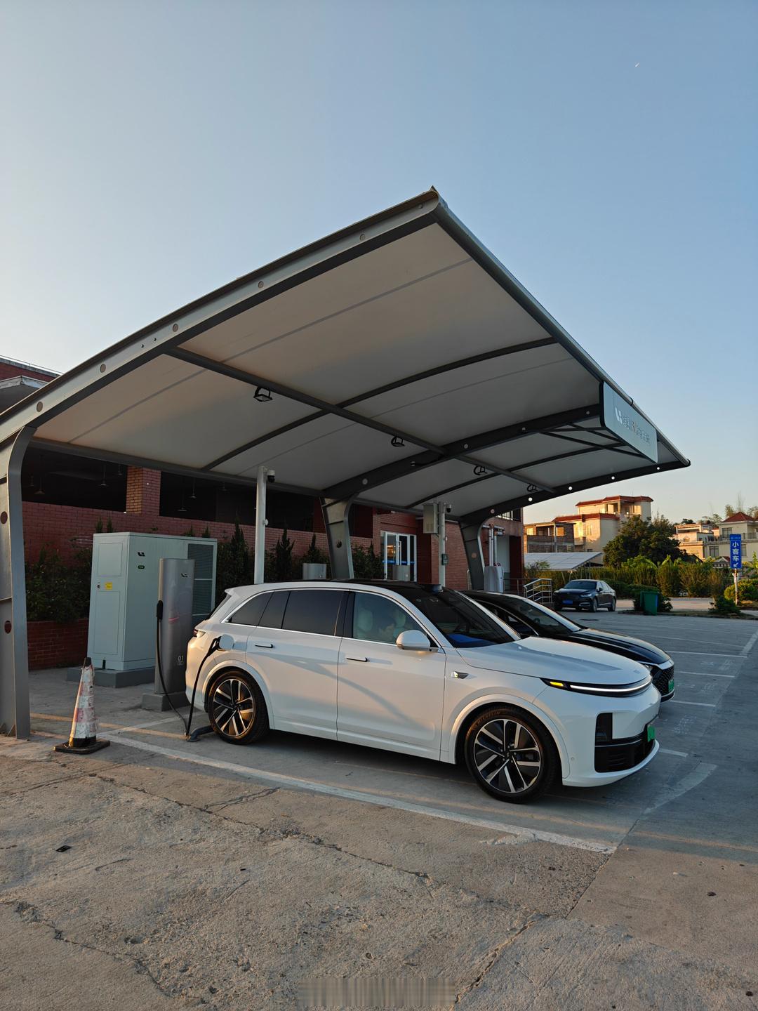 #开40万国产新能源回村亲戚笑买了杂牌#[收到] 免费充电，免费高速，爽。  ​