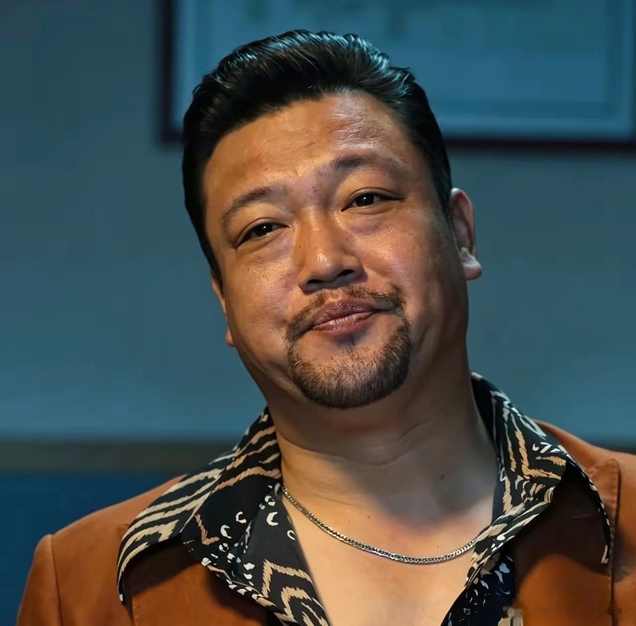 果然还是男人最懂男人，我问我老爸，贾冰出了这事儿，为啥不公开解释？我爸嘬了口茶说